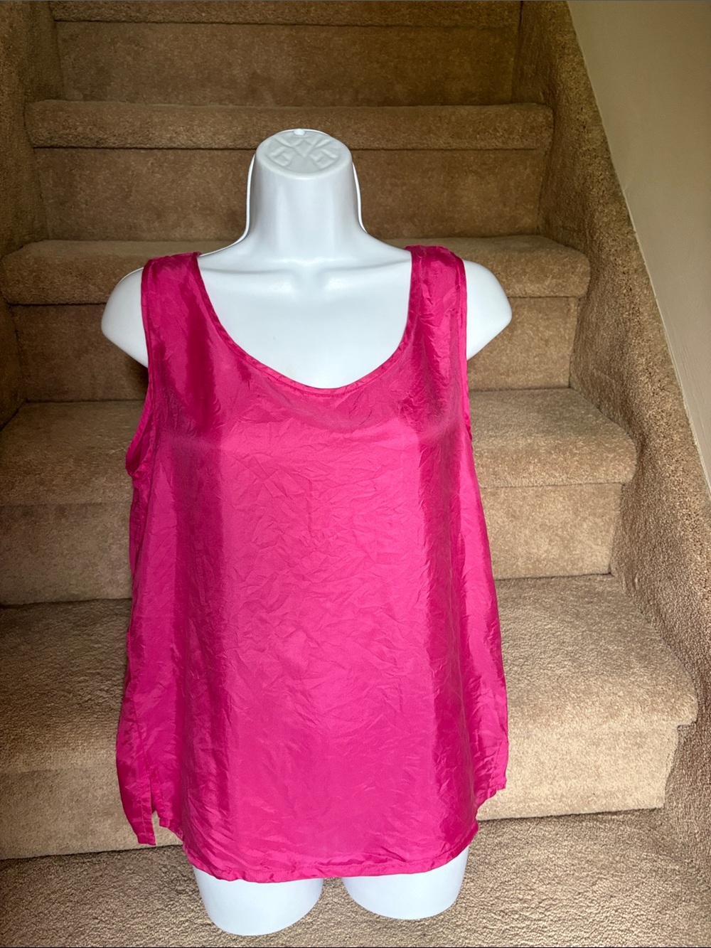 Lauren Blake Silk Fuchsia Sleeveless Scoop Neck Tank in Small